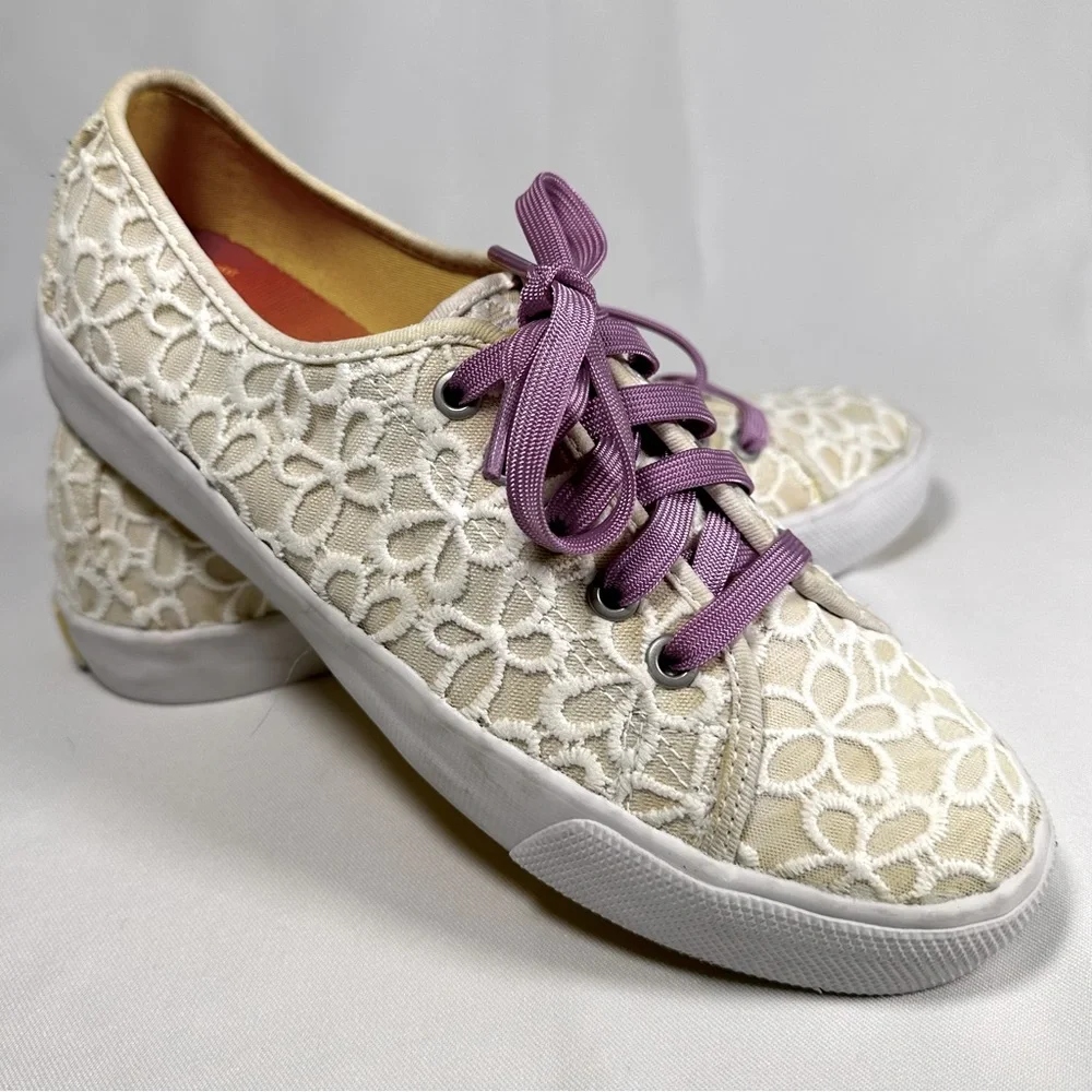 Suns Women 8.5 White Daisy‎ Pattern Sneaker Purple Laces